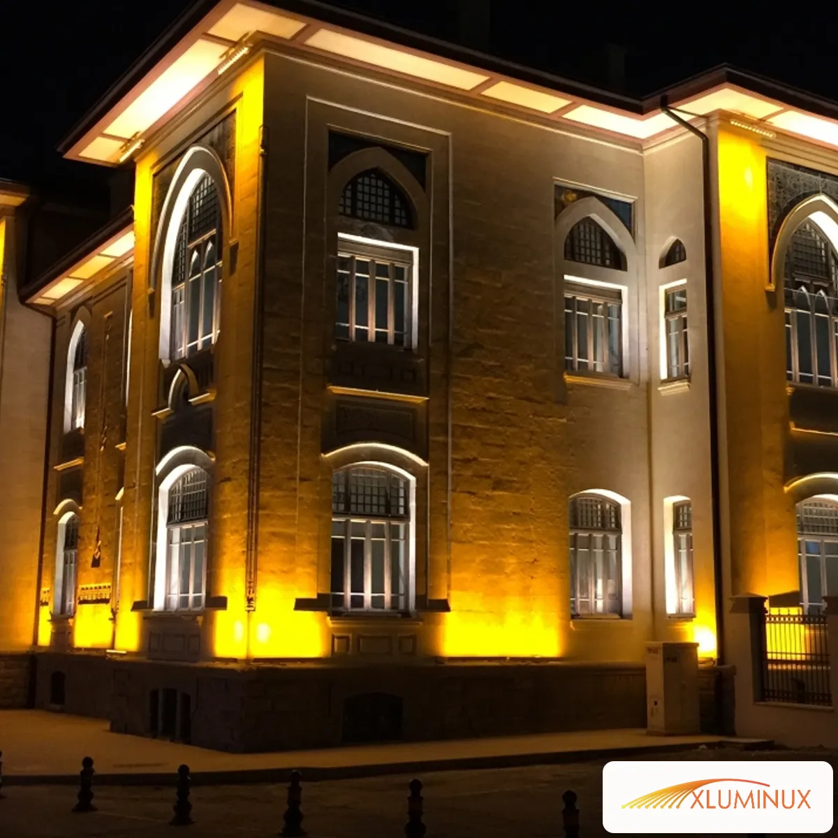 چراغ نورپردازی نما مسکونی